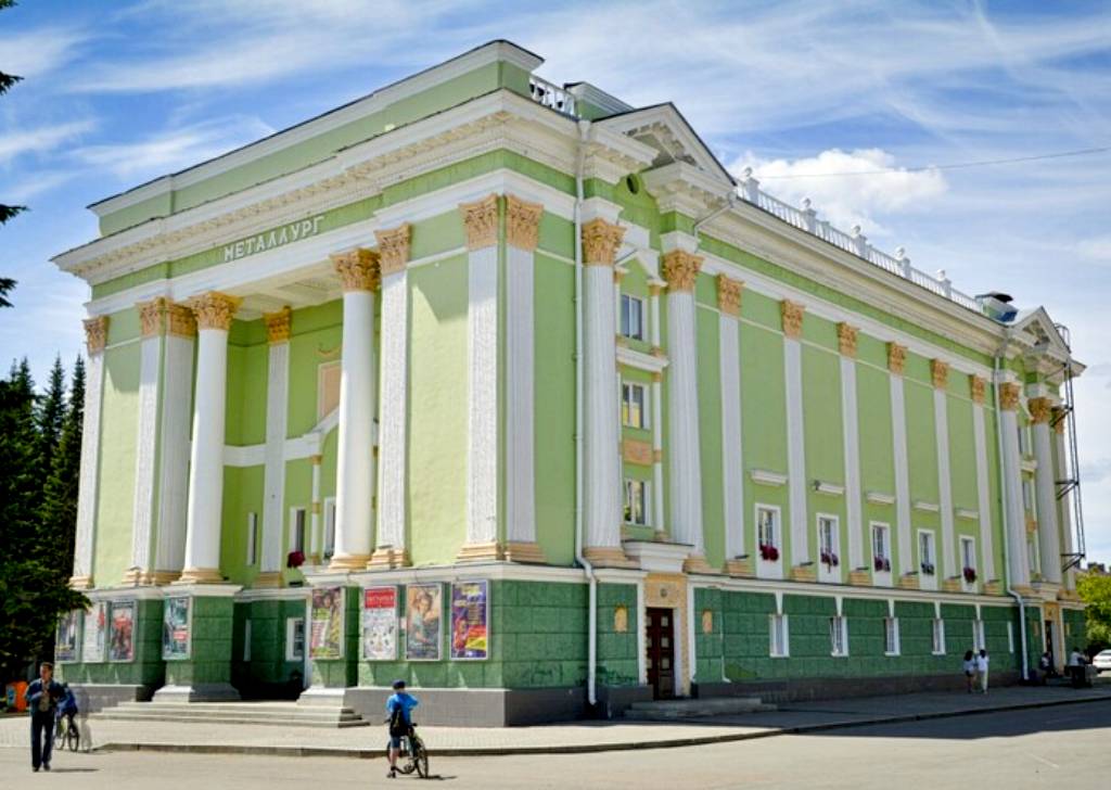 Кинотеатр "Металлург" - единственный кинотеатр в Белорецке /Фото: И.Панченко 