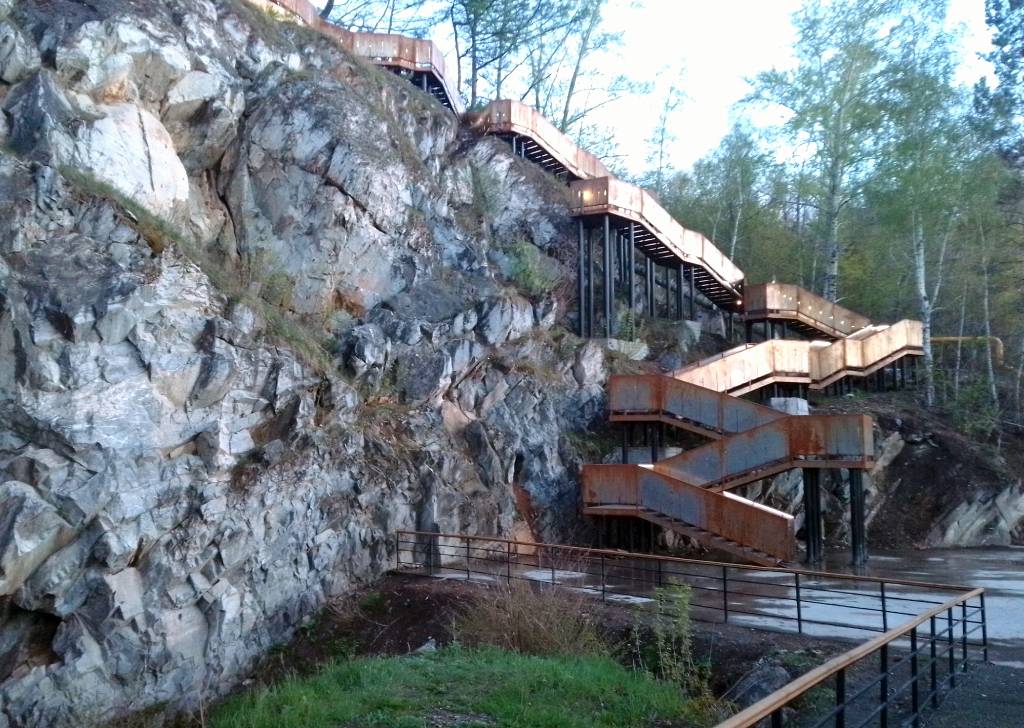  Лестница из кортеновской стали - часть проекта «Шагни за горизонт»